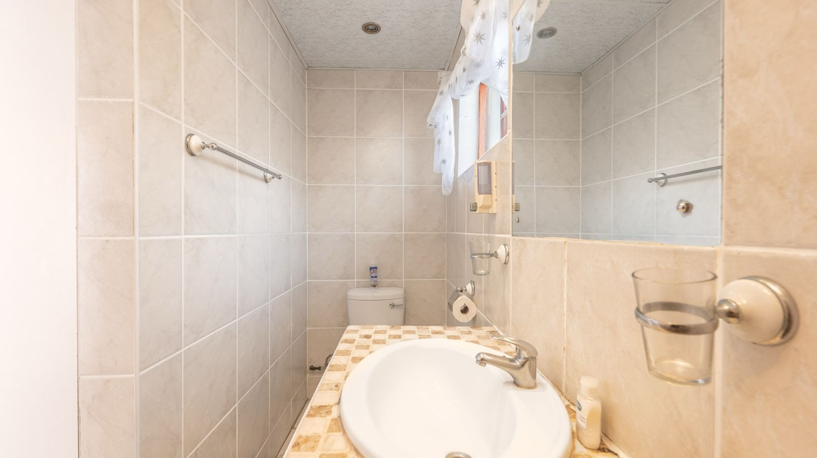 Orca en-suite basin and toilet